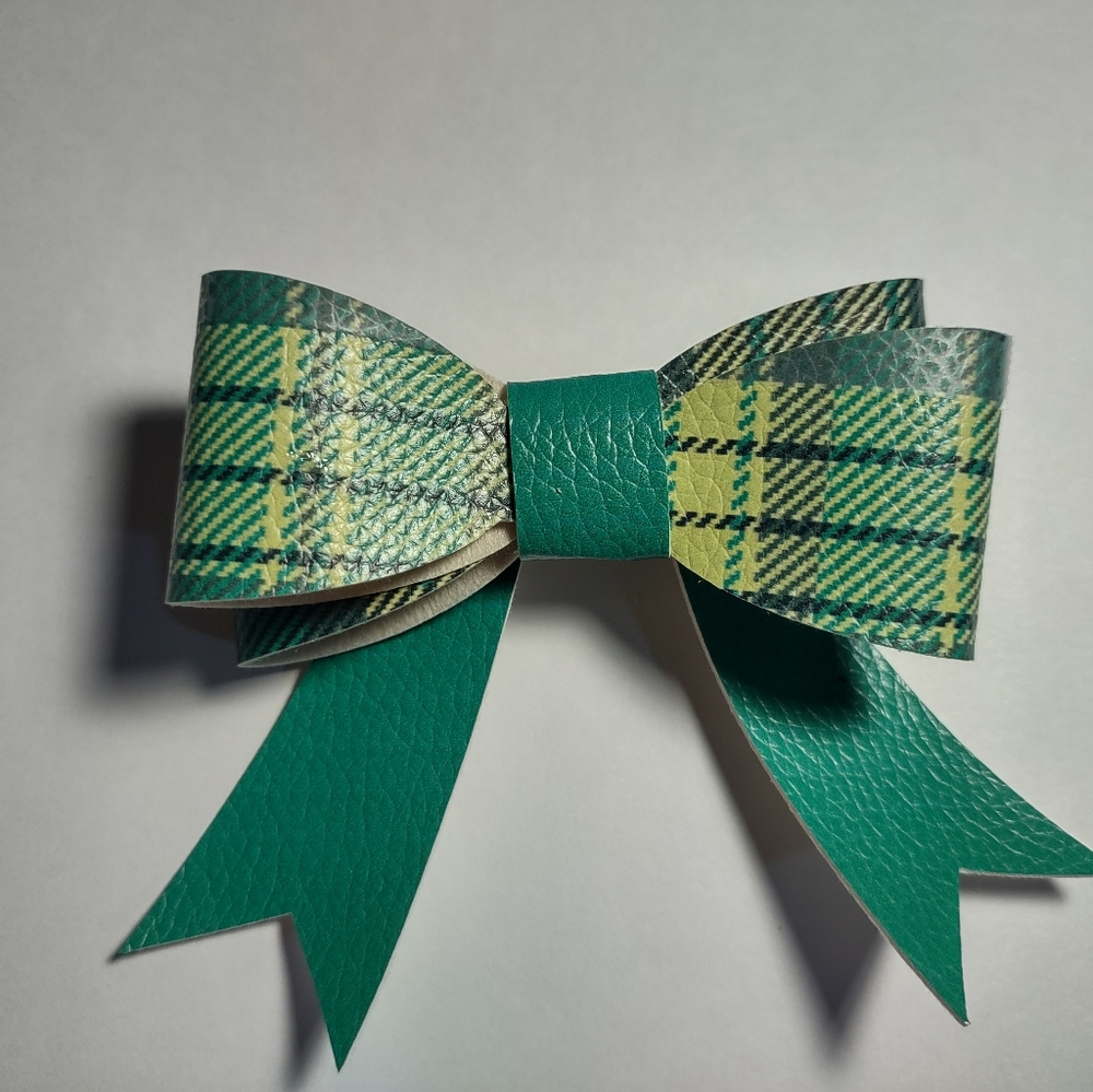 St. Patrick's Day Hairbows - Picture 2 of 3